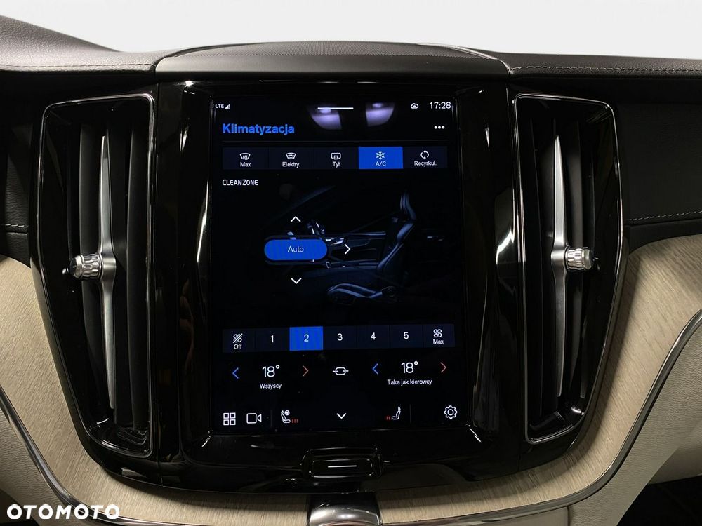 Volvo XC 60 - 32