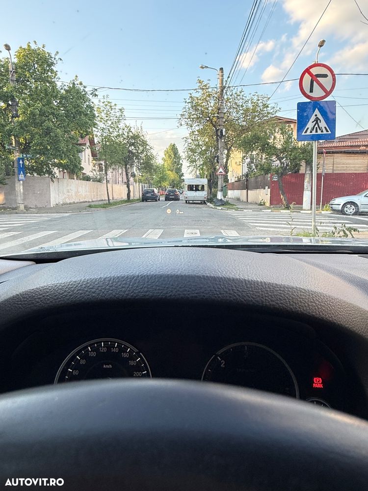 BMW Seria 5 520d xDrive - 9