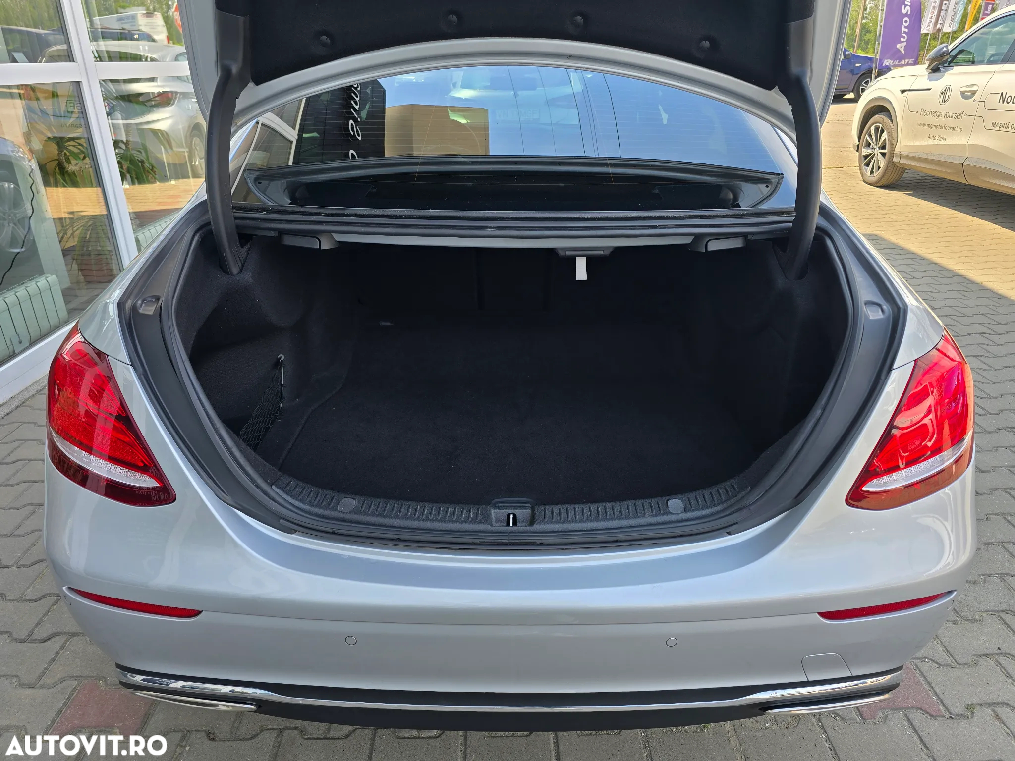 Mercedes-Benz E 200 4Matic 9G-TRONIC - 13