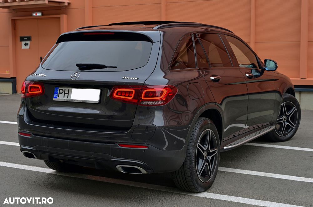Mercedes-Benz GLC 300 e 4Matic 9G-TRONIC AMG Line Plus - 3