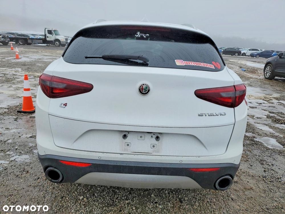 Alfa Romeo Stelvio - 6