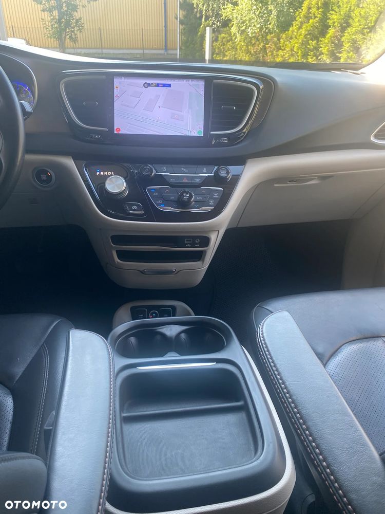 Chrysler Pacifica - 18