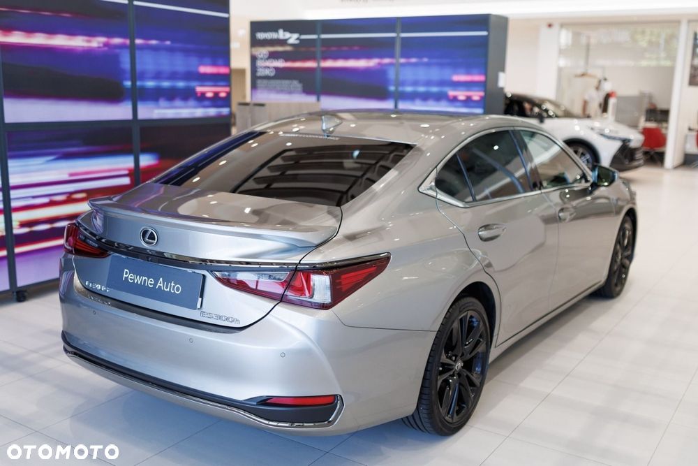 Lexus ES 300h F Sport Design - 15