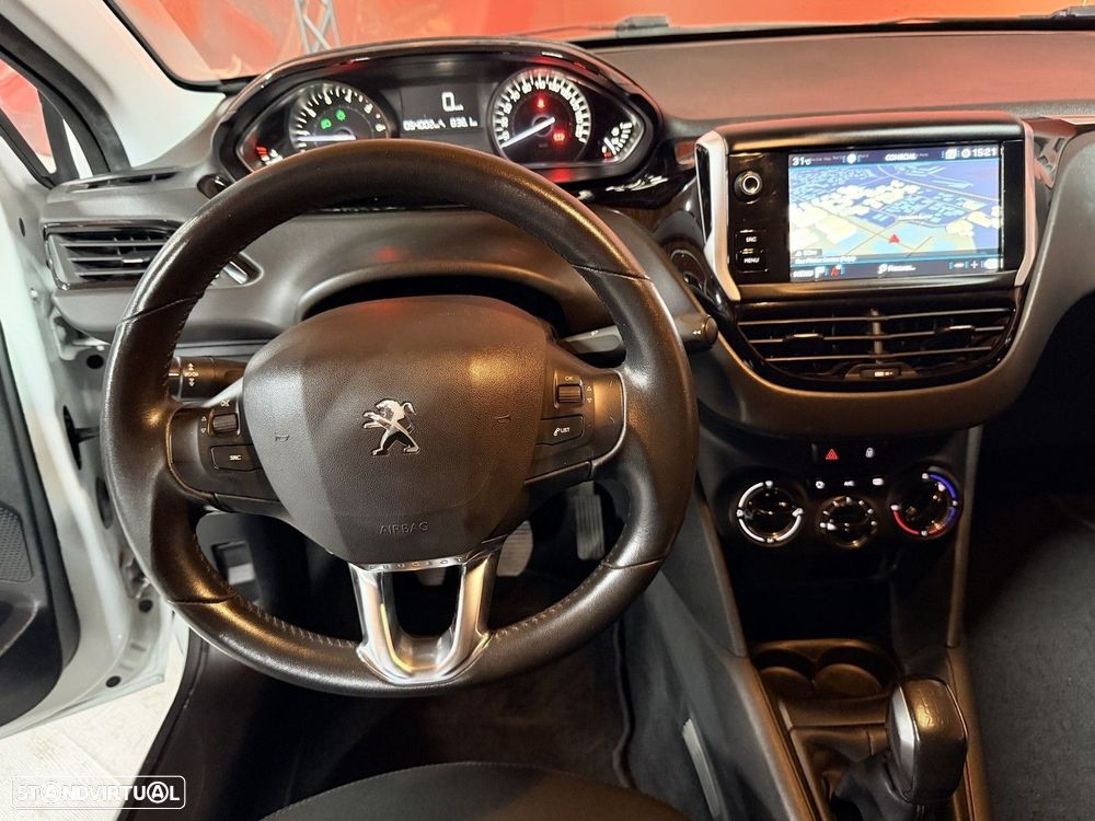 Peugeot 208 1.2 PureTech Signature - 8