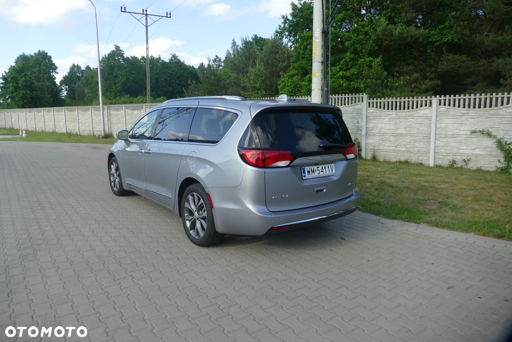 Chrysler Pacifica - 15