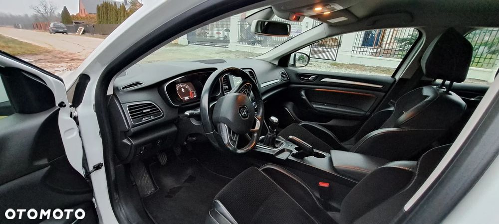 Renault Megane 1.5 Blue dCi Intens - 12