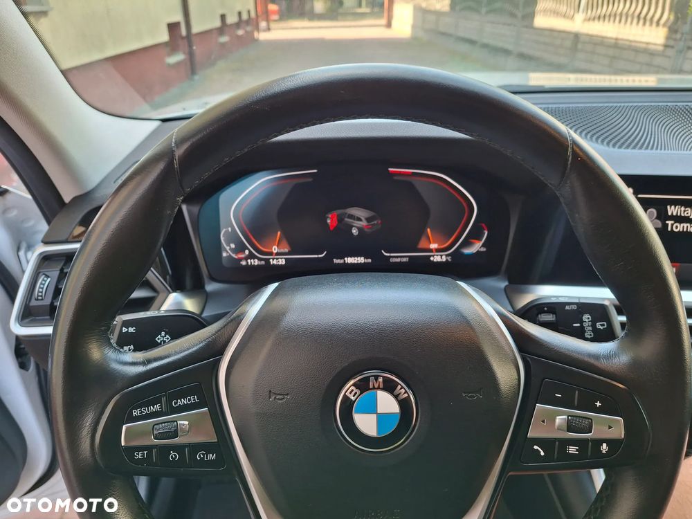 BMW Seria 3 318i - 23