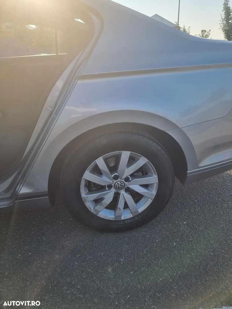 Volkswagen Passat 2.0 TDI Trendline - 17