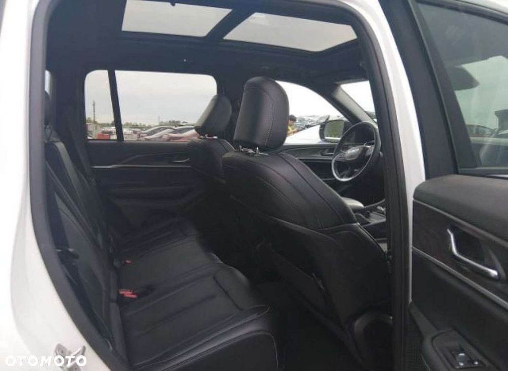 Jeep Grand Cherokee - 11