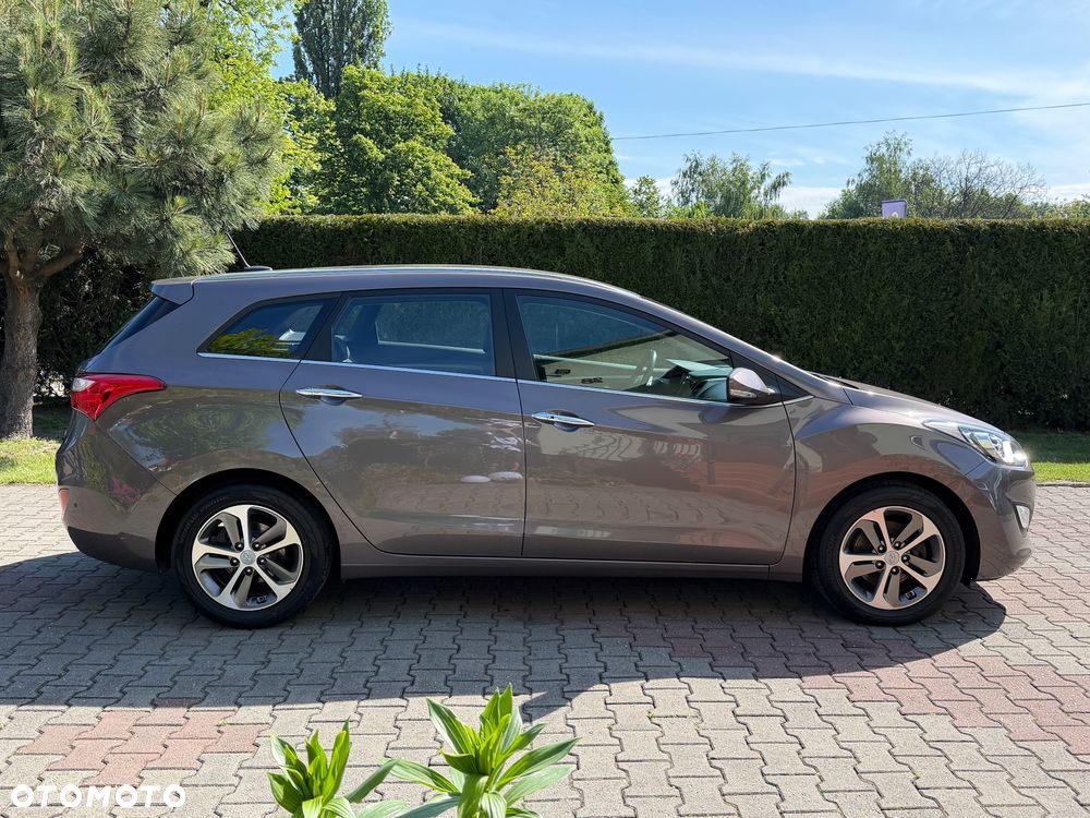 Hyundai i30 blue Kombi 1.4 YES Gold - 6