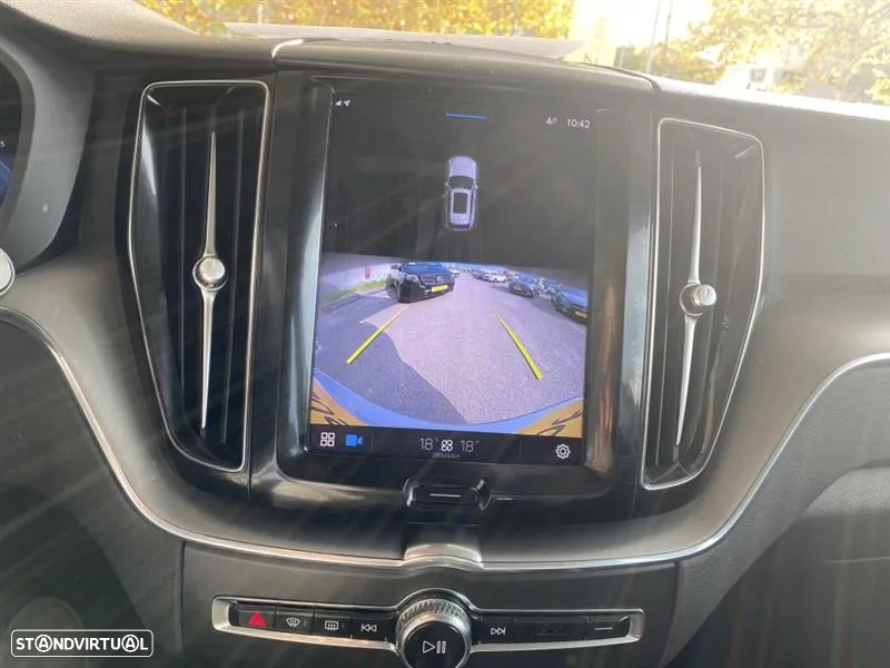 Volvo XC 60 2.0 B4 Momentum Plus - 11