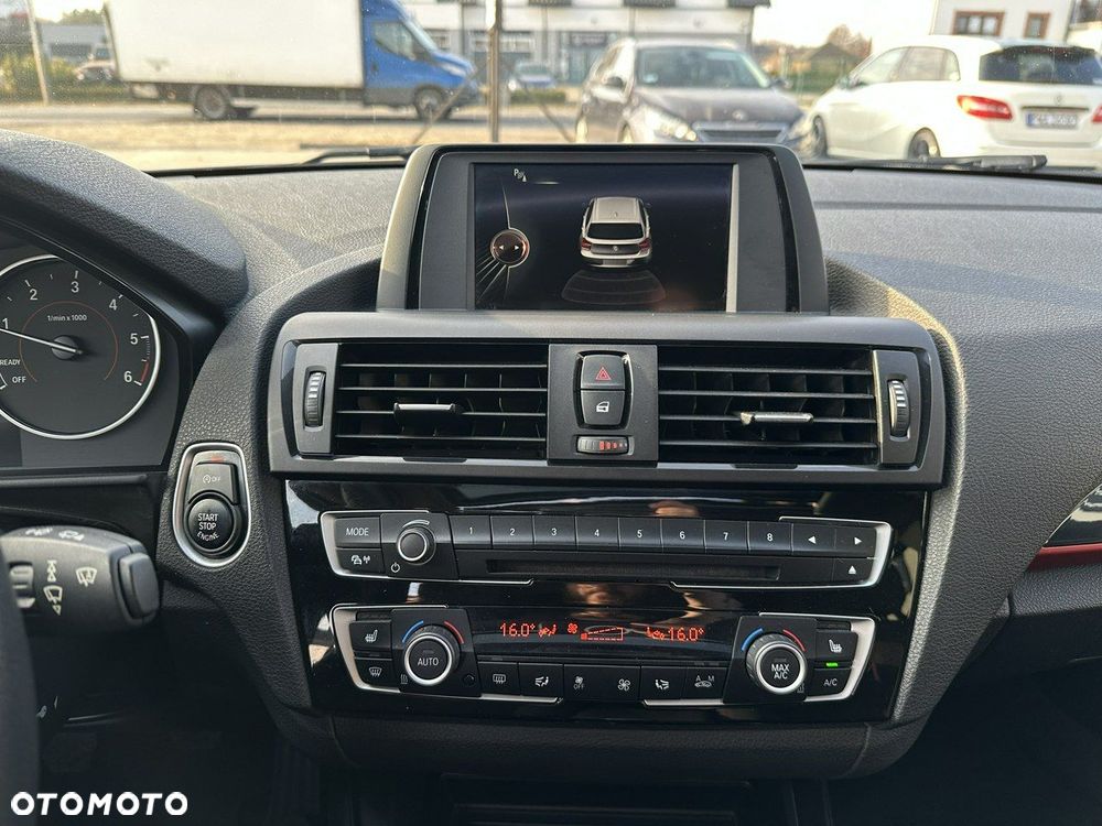 BMW Seria 1 118d Sport Line - 24