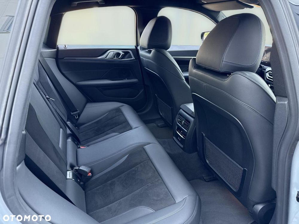 BMW i4 - 15