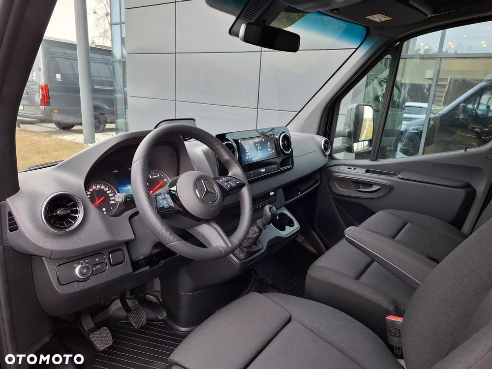 Mercedes-Benz Sprinter - 10