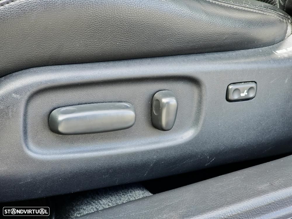 Toyota Avensis SW 2.2 D-4D Sol+P.Multimédia - 13