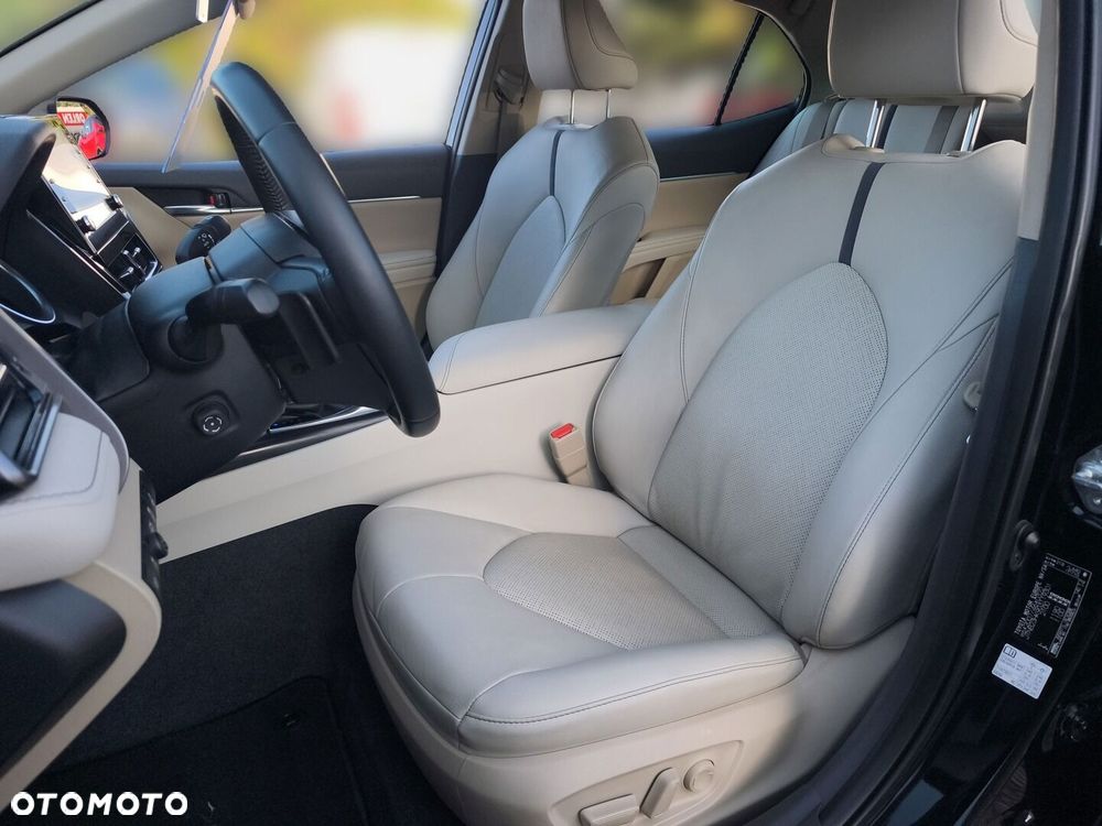 Toyota Camry 2.5 Hybrid Executive CVT - 17