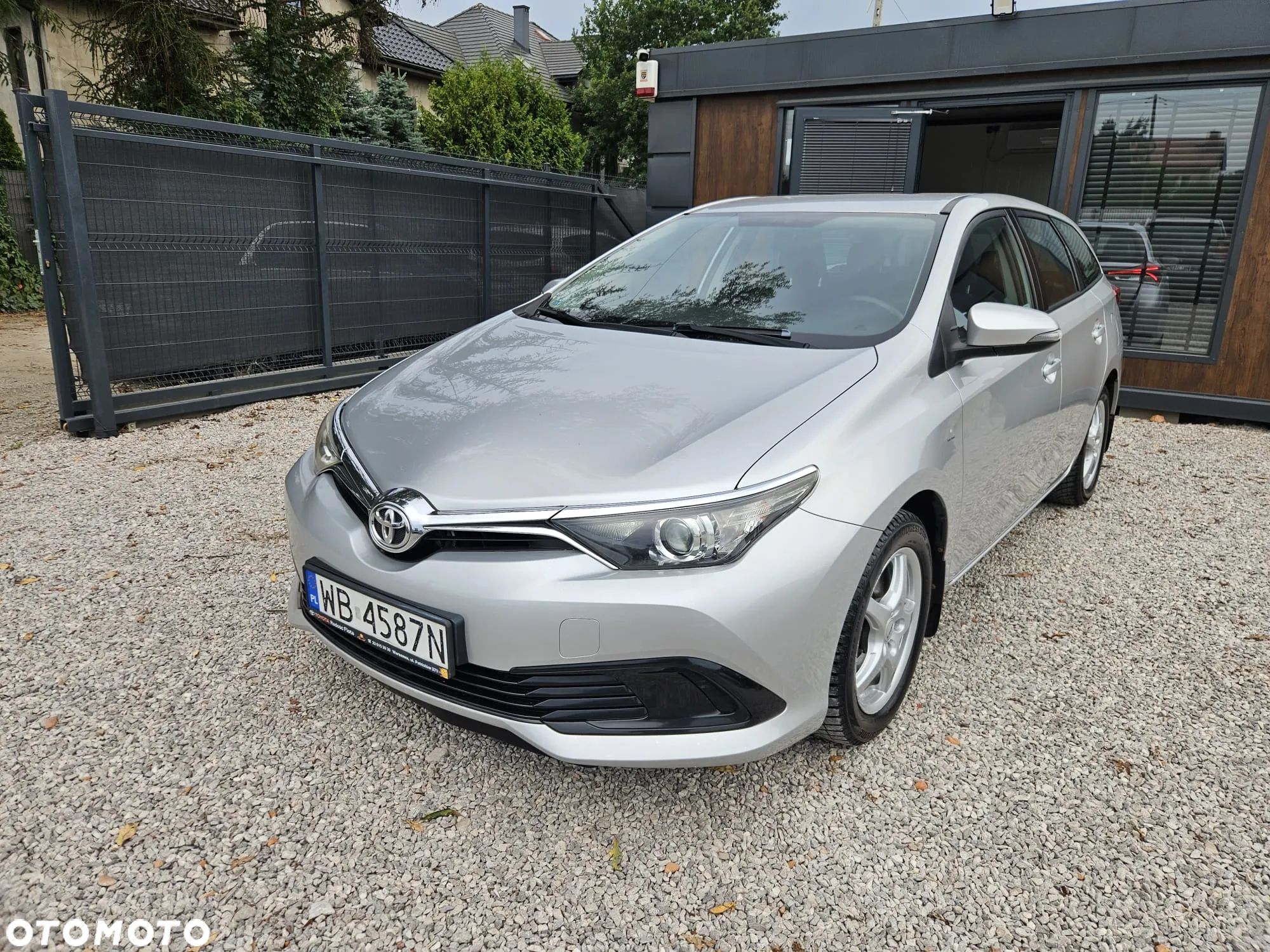 Toyota Auris 1.6 Premium - 1