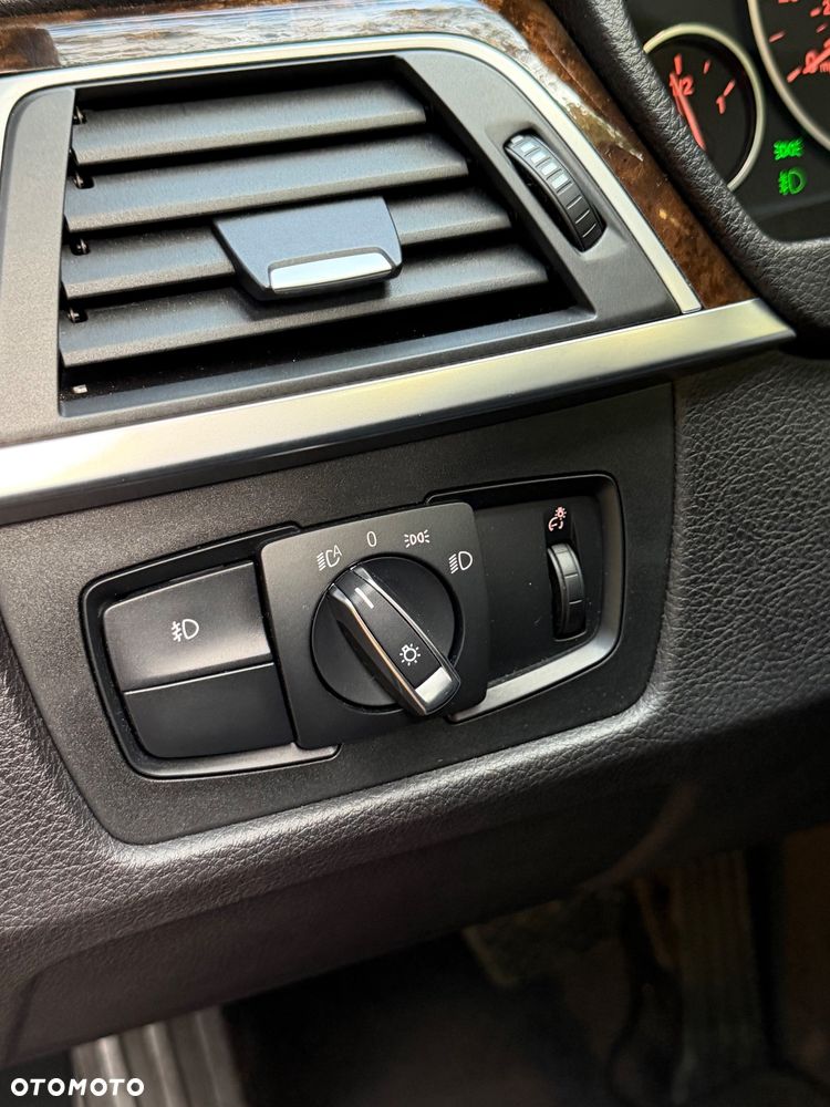 BMW Seria 3 320i GPF xDrive M Sport Shadow - 31