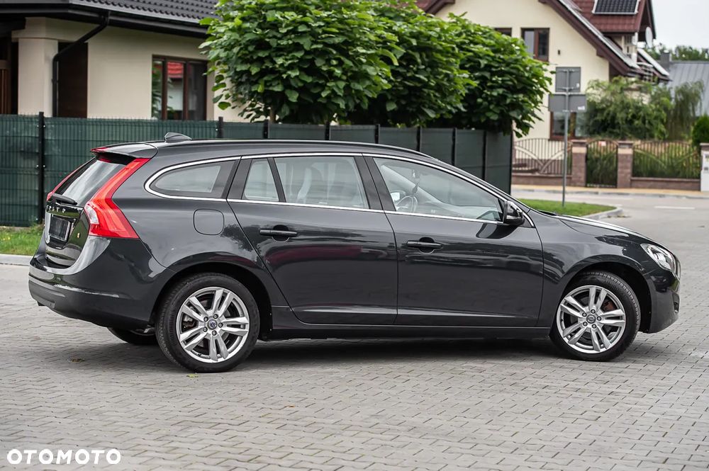 Volvo V60 D2 Momentum - 11