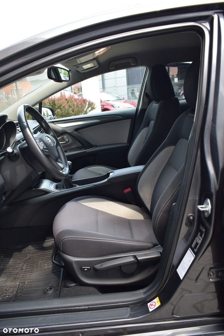 Toyota Avensis - 13