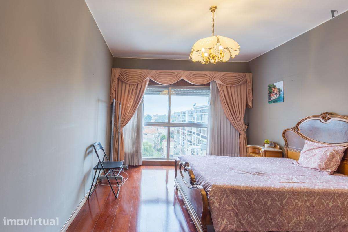 Quarto - localizado em Paranhos Porto - Grande imagem: 2/18