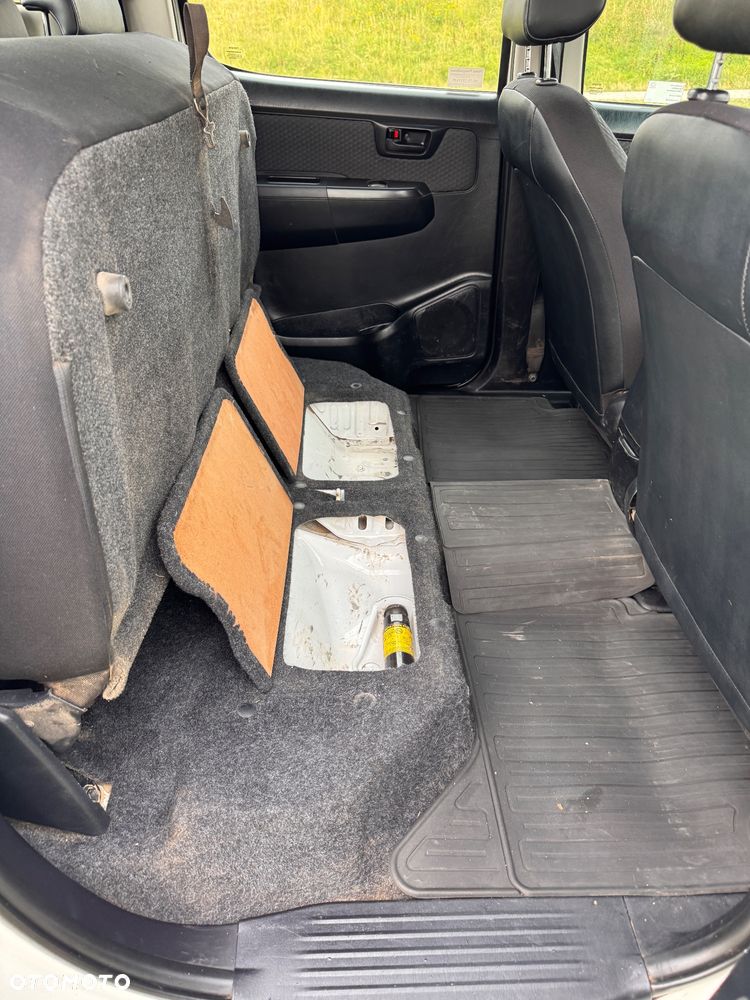 Toyota Hilux 4x4 Double Cab - 23