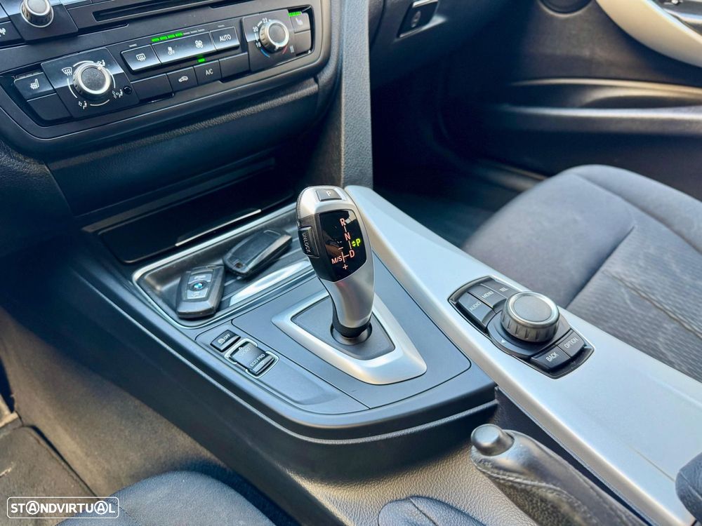 BMW 318 d Touring Auto - 37
