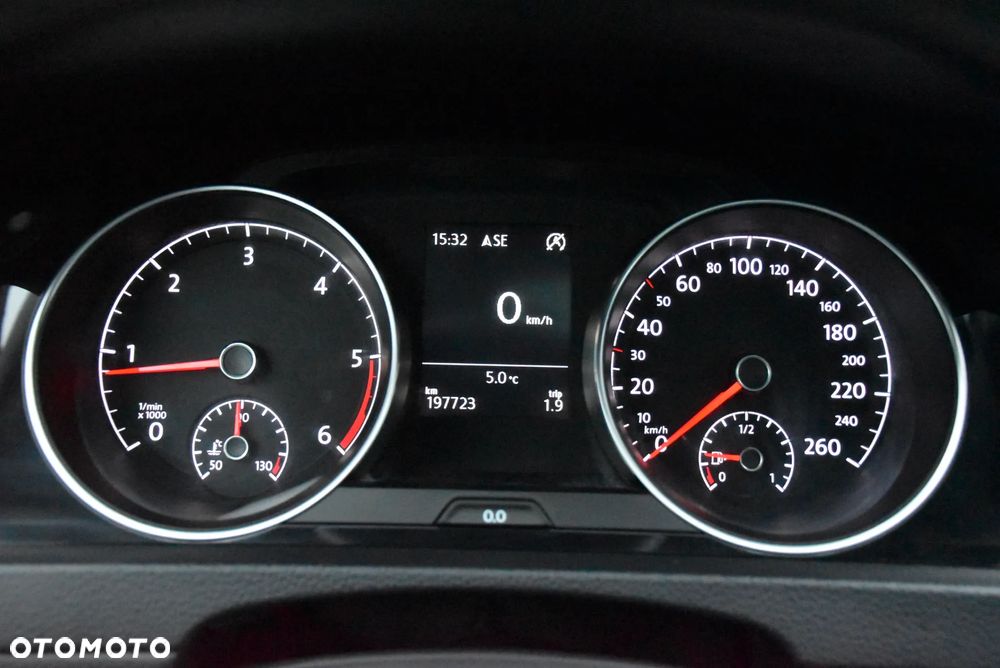 Volkswagen Golf 1.6 TDI BlueMotion Technology Cup - 37