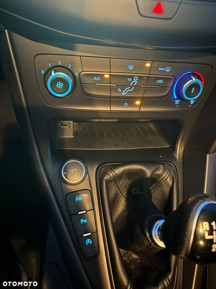 Ford Focus 1.0 EcoBoost Titanium ASS - 3
