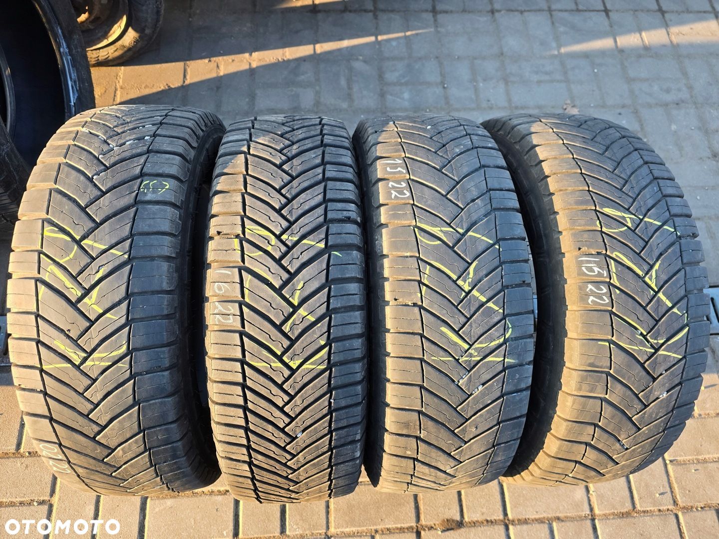 MICHELIN AGILIS CROSSCLIMATE 215/65R16C 109/107T 4X 22R - 1