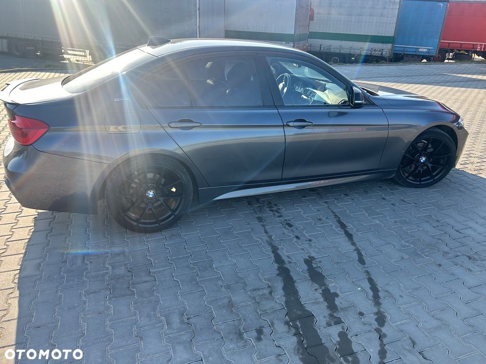 BMW Seria 3 330e iPerformance M Sport Shadow - 12