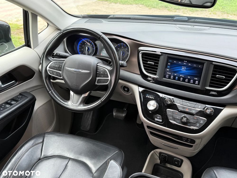 Chrysler Pacifica - 8