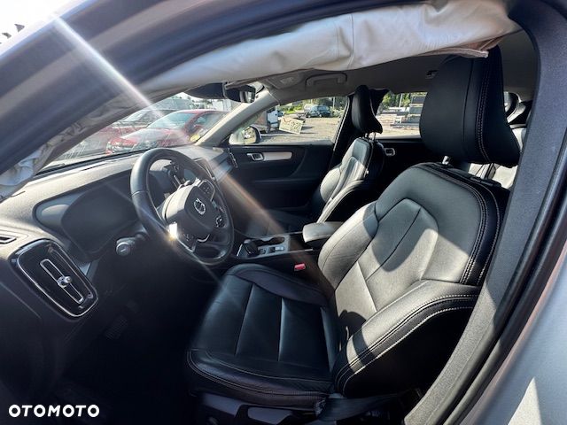 Volvo XC 40 D4 AWD Geartronic Momentum - 27