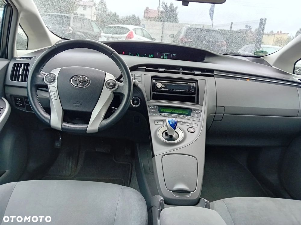 Toyota Prius (Hybrid) Life - 19