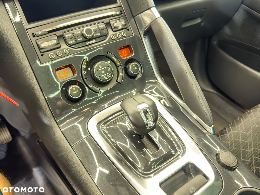Peugeot 3008 Hybrid4 - 4