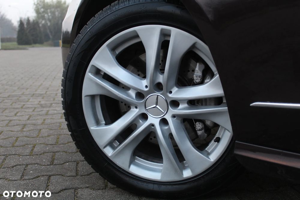 Mercedes-Benz Klasa E 250 CGI BlueEFFICIENCY 7G-TRONIC Avantgarde - 29