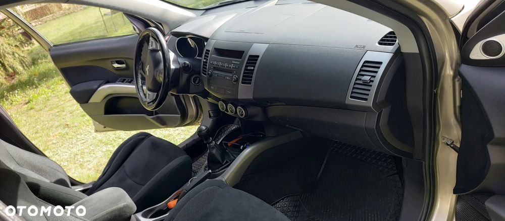 Mitsubishi Outlander 2.2 DI-D 4WD Invite - 28