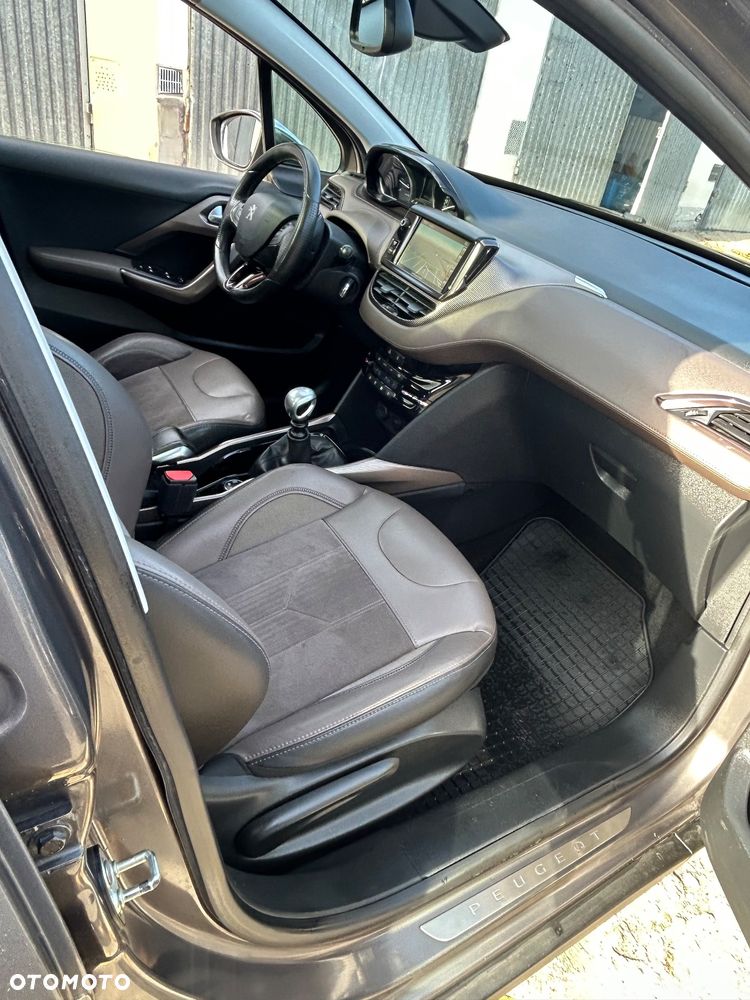 Peugeot 2008 1.6 e-HDi Allure S&S - 16