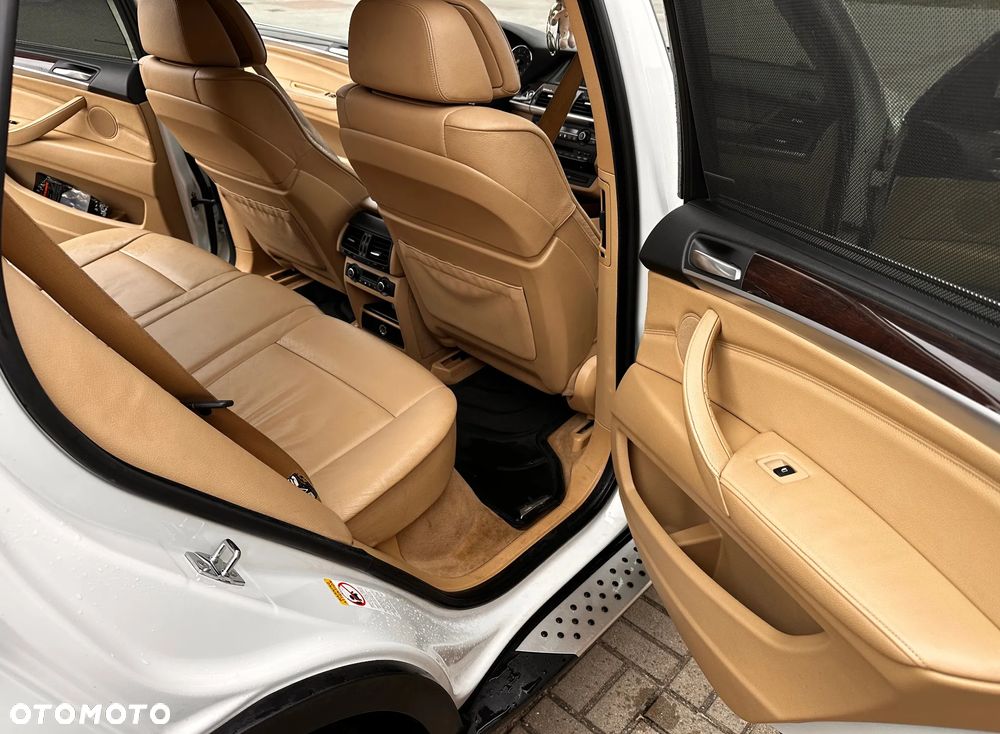 BMW X5 xDrive48i - 11