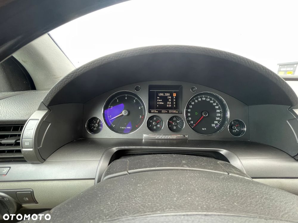 Volkswagen Phaeton 4.2 V8 4Mot (5 os.) - 28