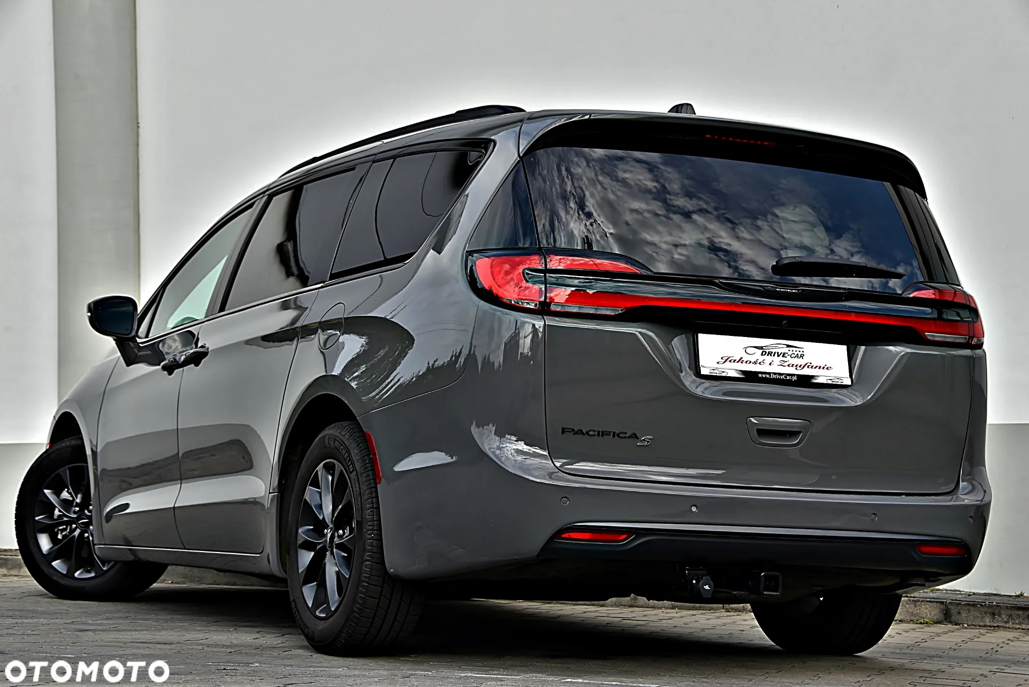Chrysler Pacifica - 4