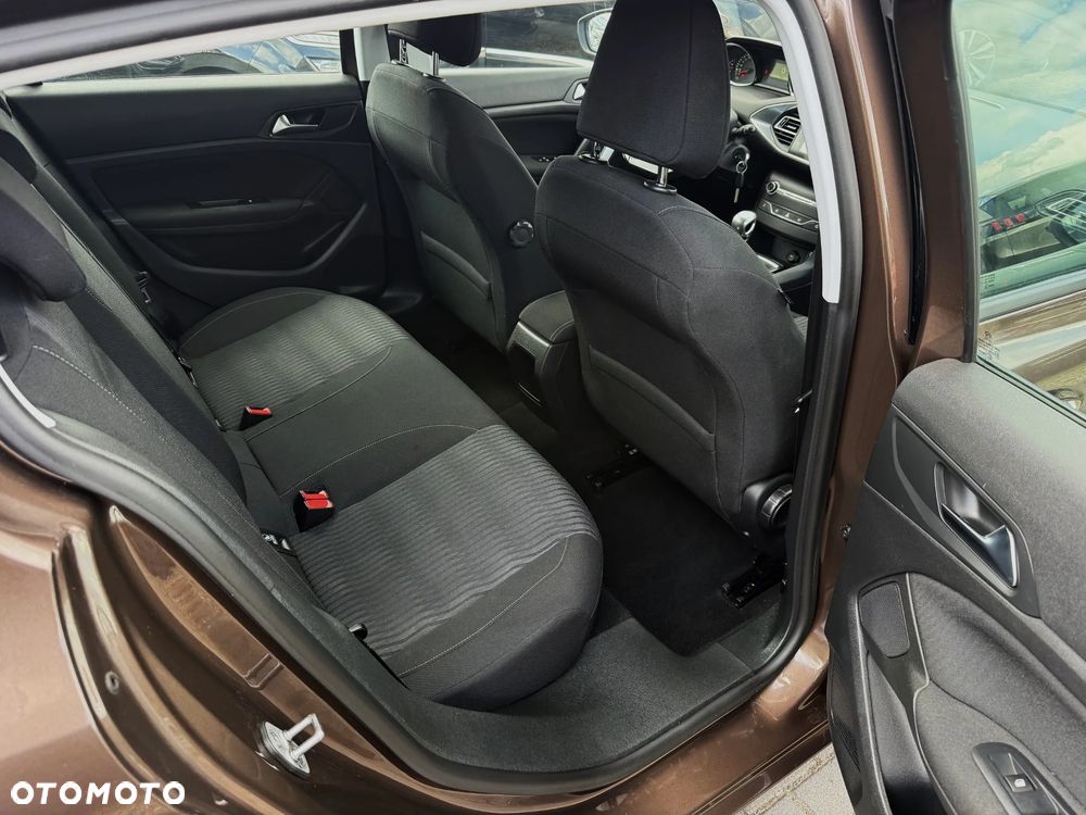 Peugeot 308 125 THP Active - 11