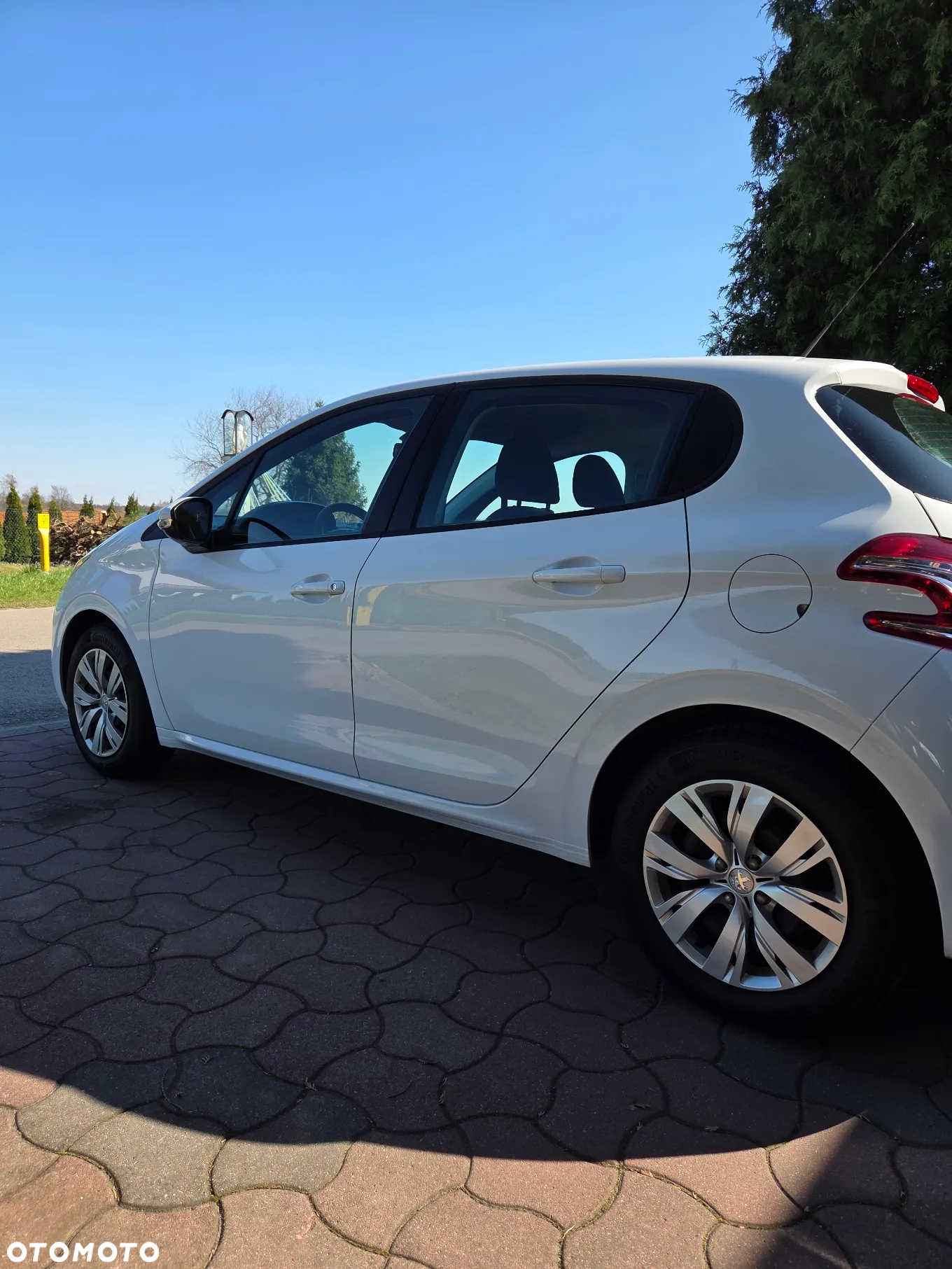 Peugeot 208 - 11