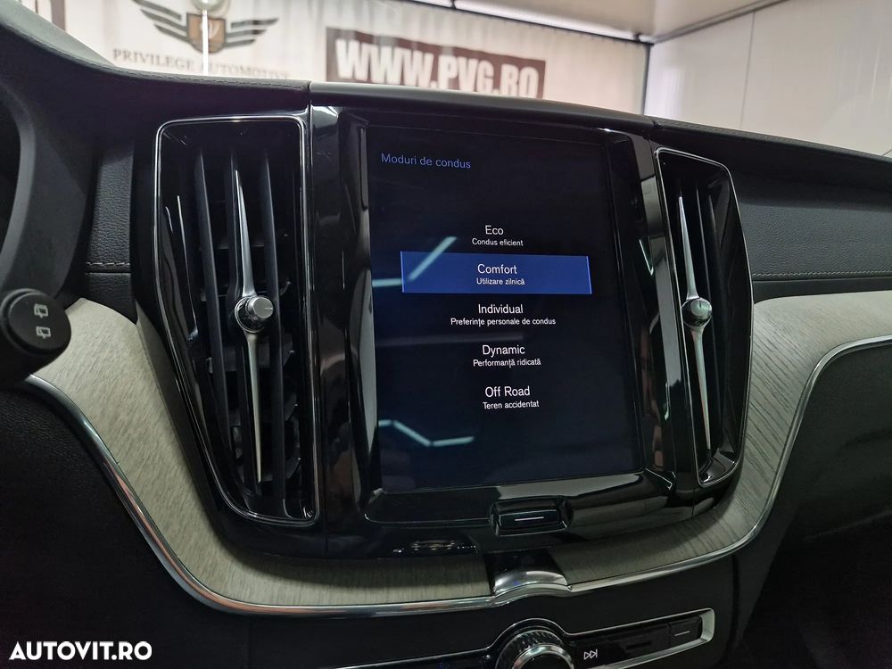 Volvo XC 60 B4 MHEV AWD Inscription - 26