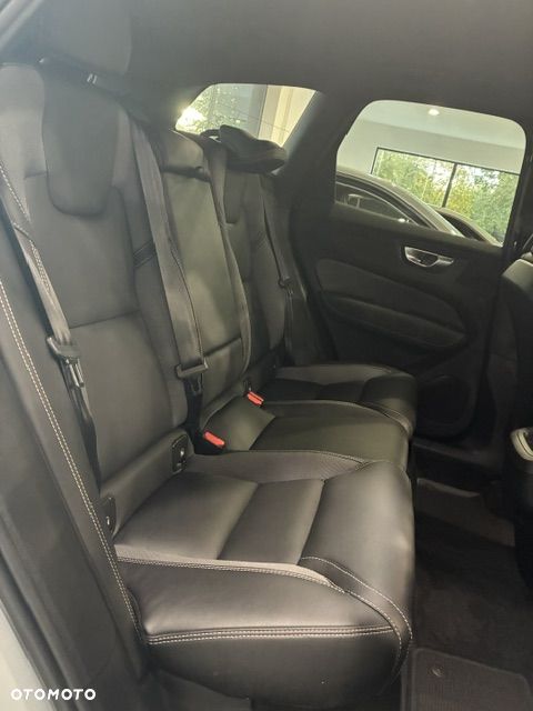 Volvo XC 60 B4 B Plus Dark - 16