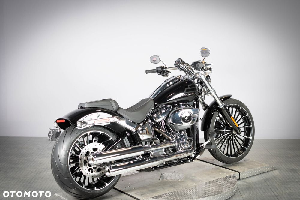 Harley-Davidson Softail Breakout - 7