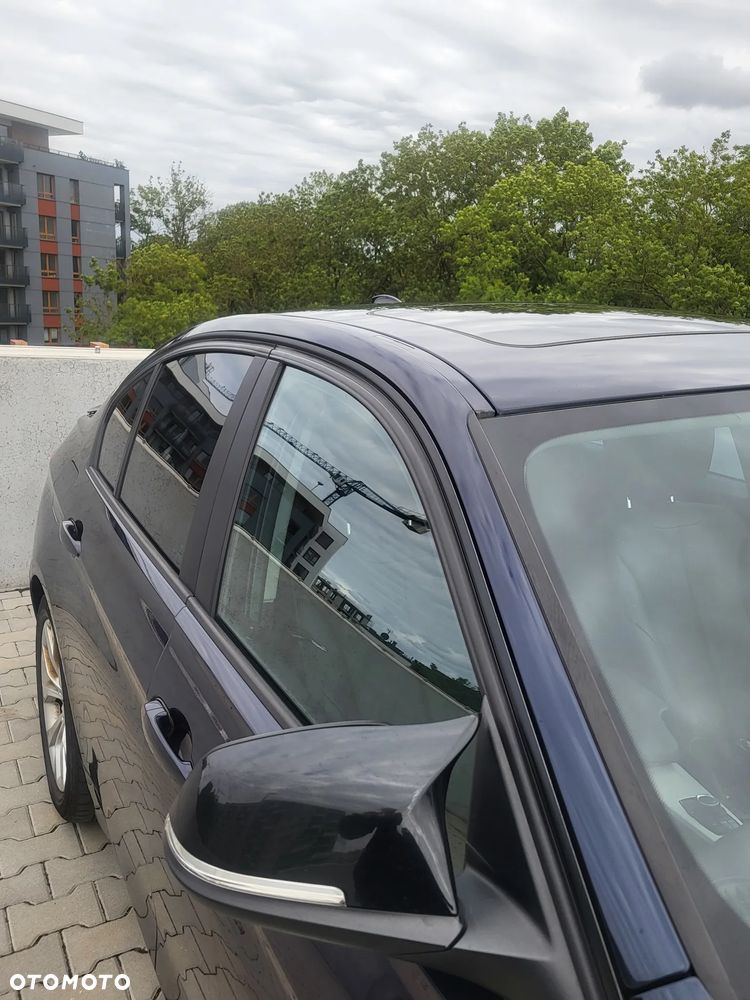 BMW Seria 3 320i - 11