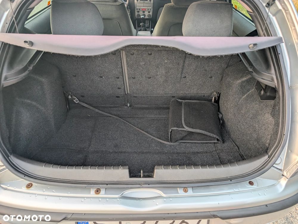 Alfa Romeo 147 1.9 JTD Distinctive - 32