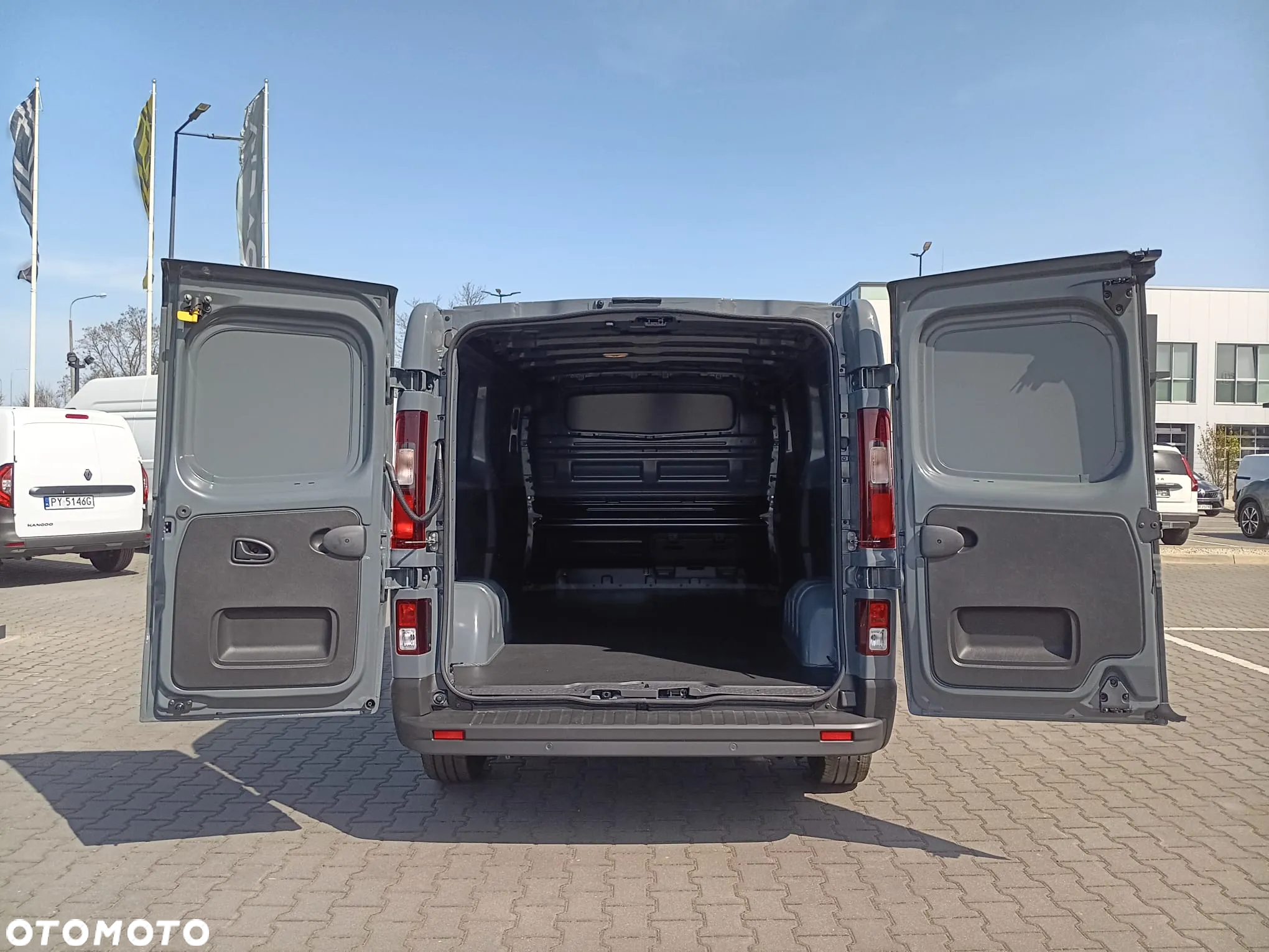 Renault Trafic Furgon L2H1 2.0dCi 130 KM - 9