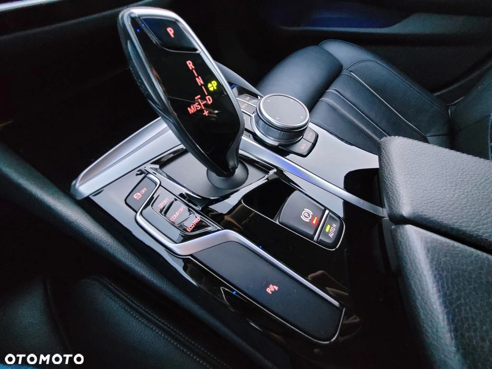 BMW Seria 5 520d Sport Line - 33